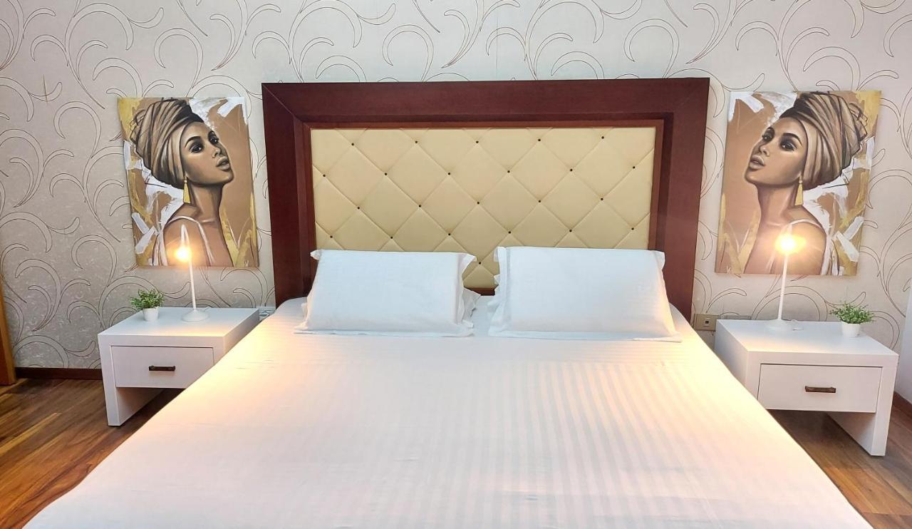 טיראנה Spacious Family-Friendly Apartment In The Heart Of Bllok מראה חיצוני תמונה