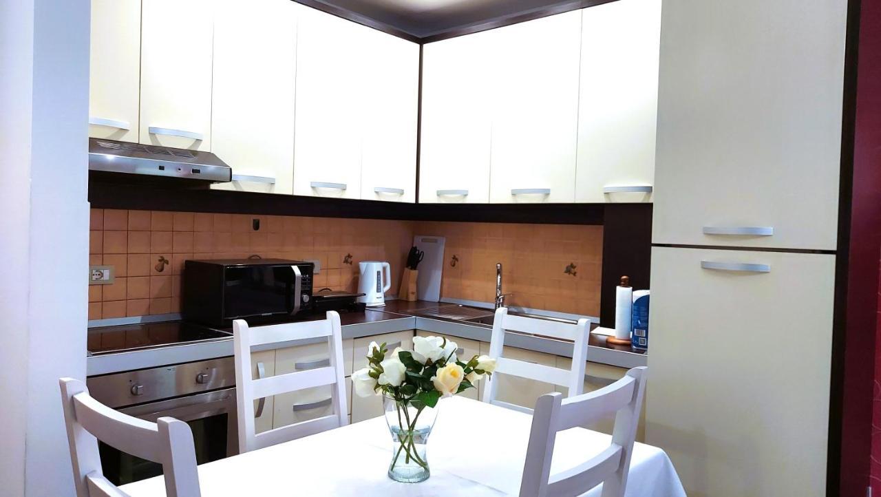 טיראנה Spacious Family-Friendly Apartment In The Heart Of Bllok מראה חיצוני תמונה